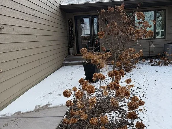 970 Rolling Greens Ln NW, Hutchinson, MN 55350