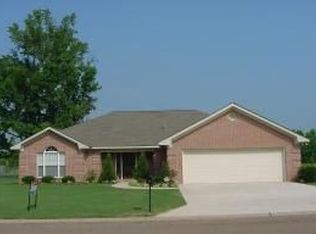 38 First Colony Dr, Columbus, MS 39702