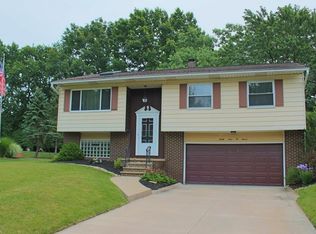 9407 Lawnfield Dr, Twinsburg, OH 44087
