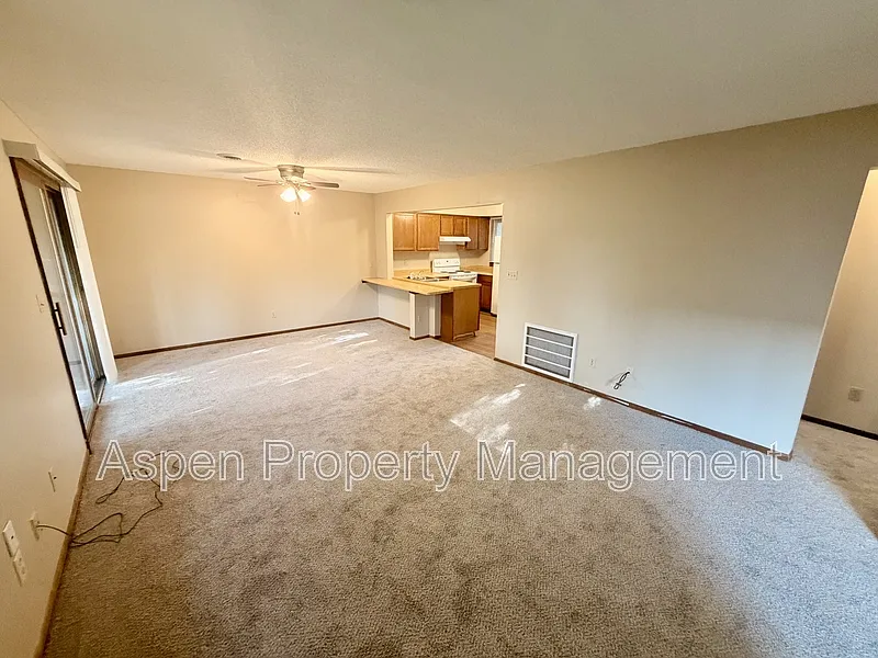 2 bed, 1.0 bath, 924 sqft, $1,195 — Photo 3