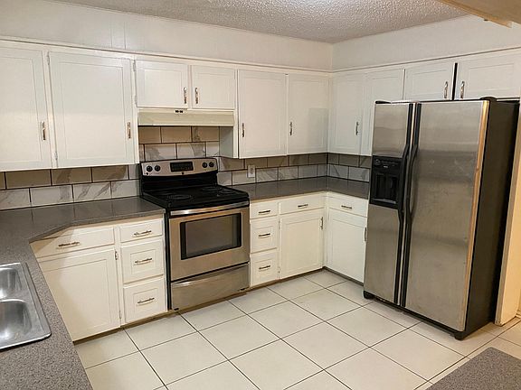 3rd image of 121 Cactus Dr