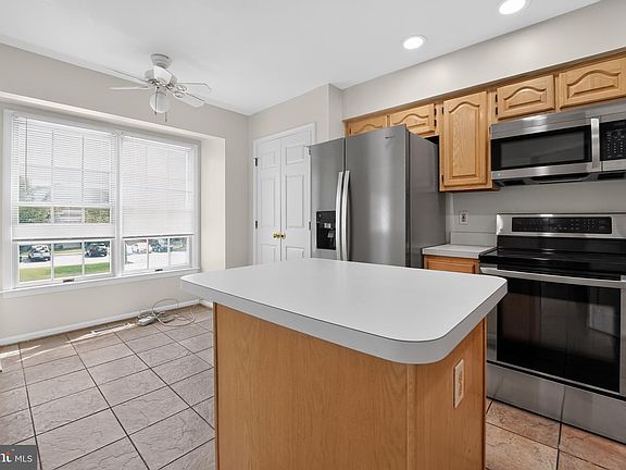 5th image of 305 Saint Michaels Cir