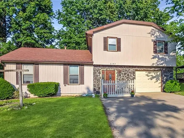 2103 Plum St, Higginsville, MO 64037