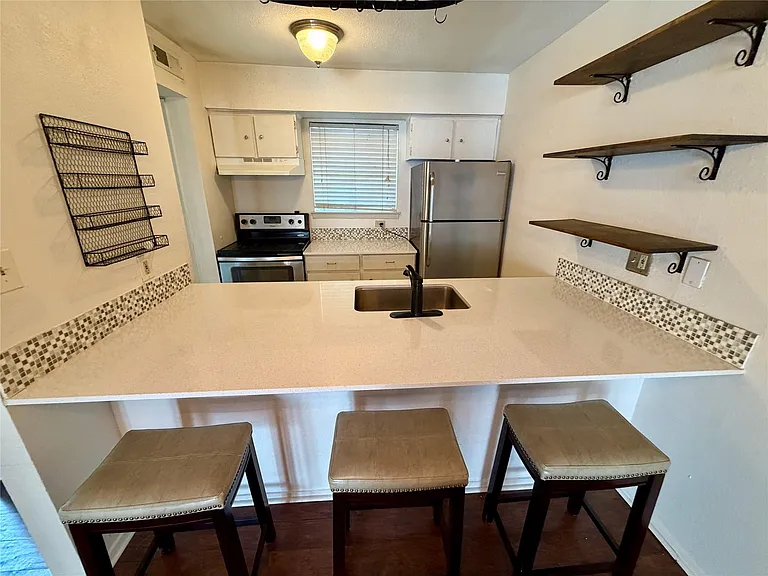 6910 Hart Ln #703 — Photo 8