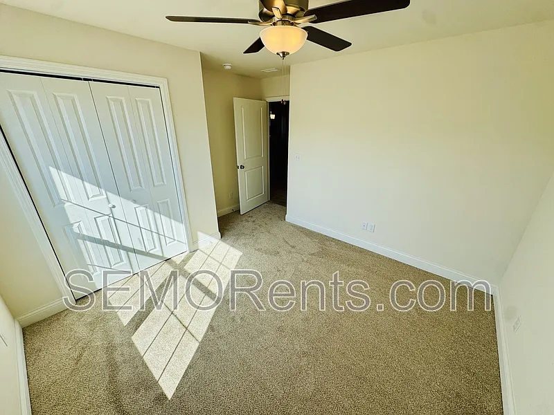 3 bed, 2.0 bath, 1433 sqft, $1,950 — Photo 3