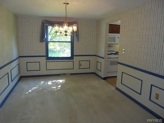 5th image of 144 Robin Ln