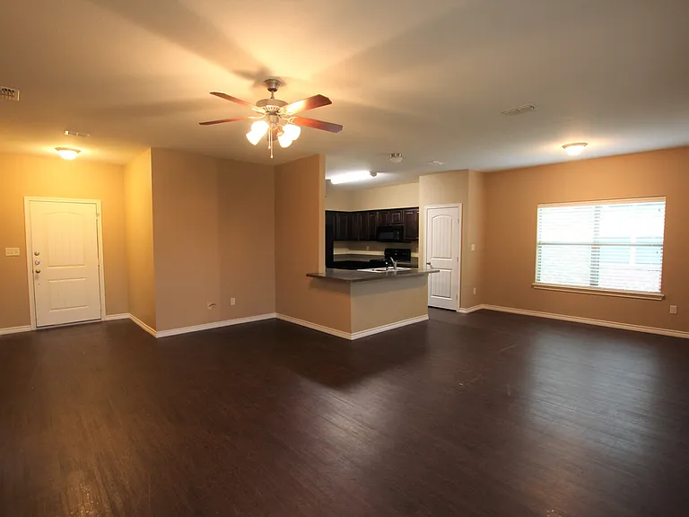 19401 King Ranch Dr — Photo 4