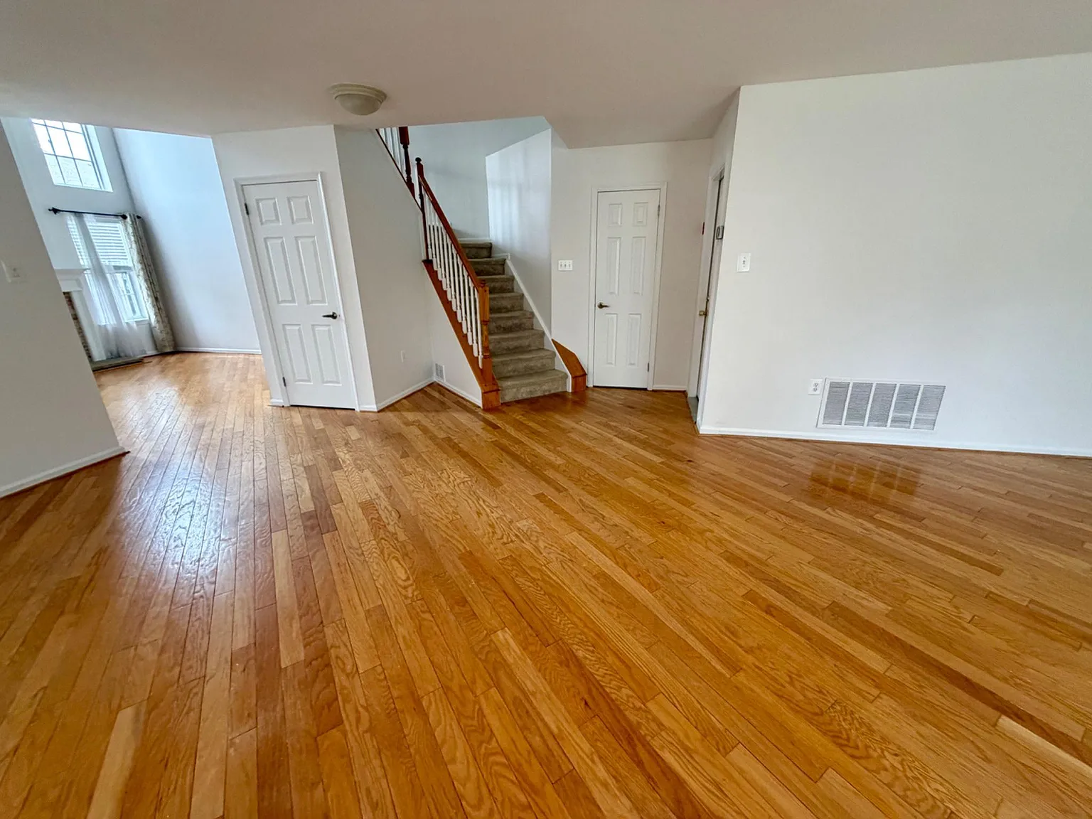 3 bed, 2.5 bath, 2580 sqft, $3,400 — Photo 4