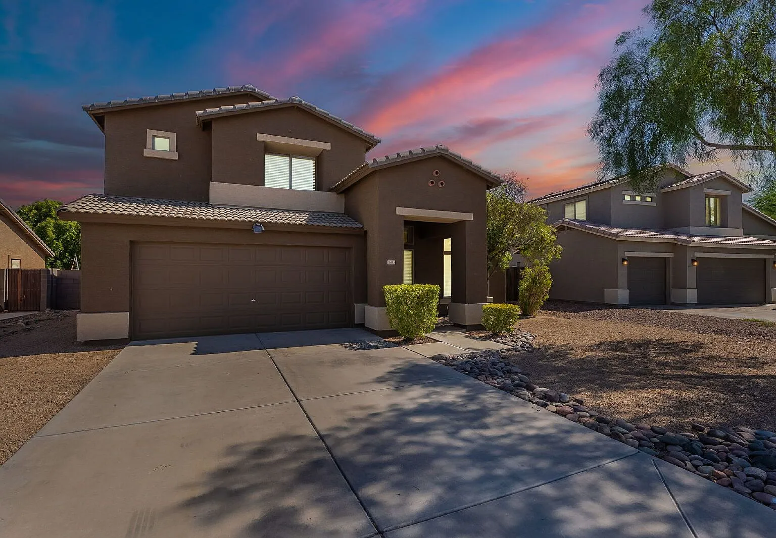 3 bed, 2.5 bath, 2002 sqft, $2,095 — Photo 2