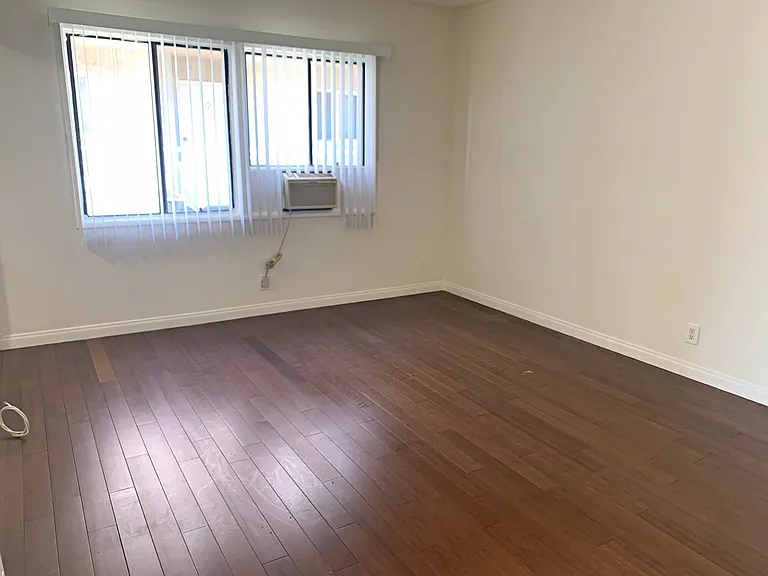 2555 S Sepulveda Blvd — Photo 10