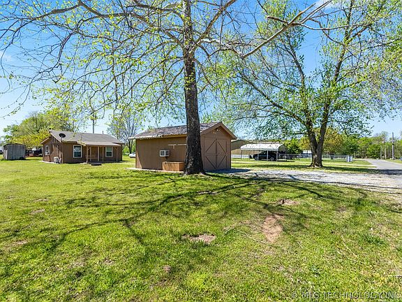 3rd image of 444389 E Northridge Dr