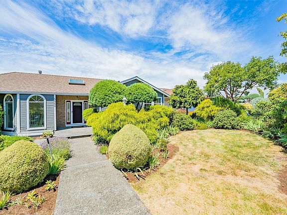 3rd image of 5060 Vista View Cres