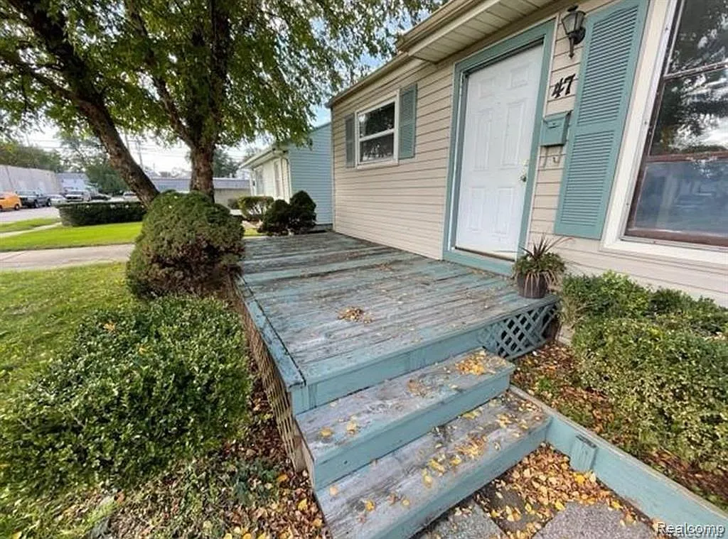 3 bed, 1.0 bath, 943 sqft, $1,599 — Photo 2