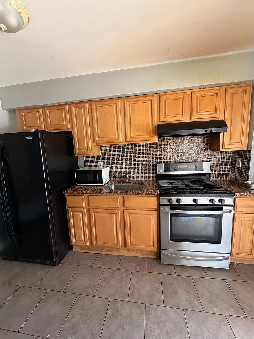 Century Rd Available Now !! — Photo 2