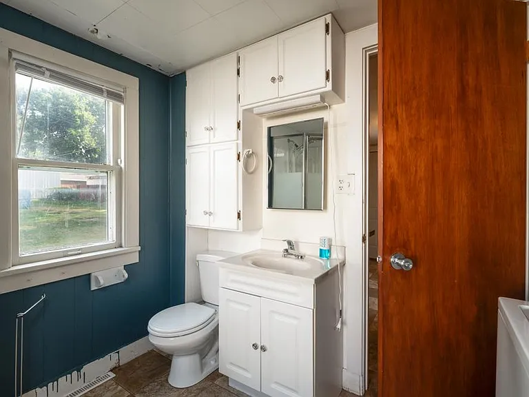 1908 E Rosser Ave — Photo 8