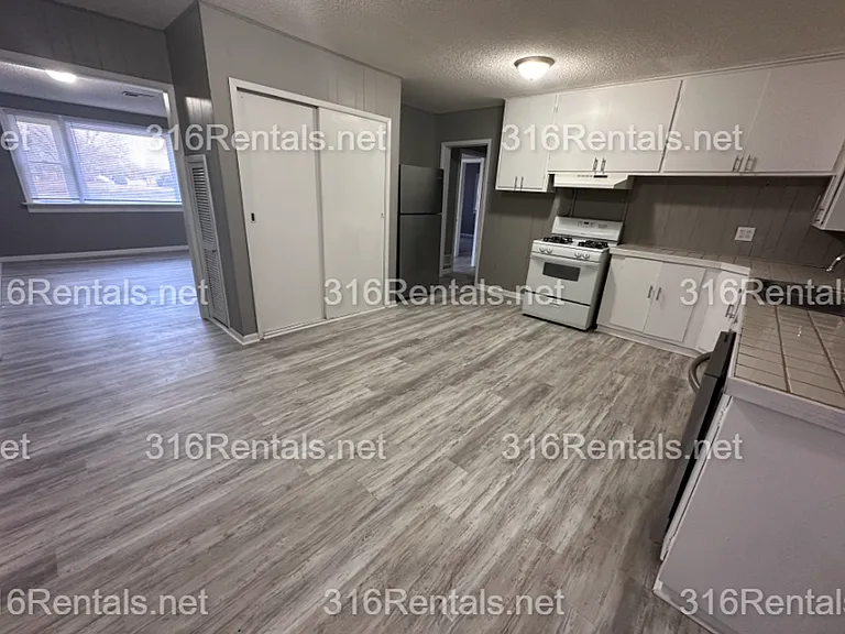 6155 S Hydraulic St — Photo 4