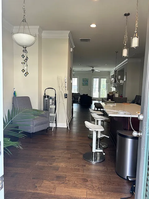 3 bed, 3.5 bath, 3400 sqft, $1,150 — Photo 4