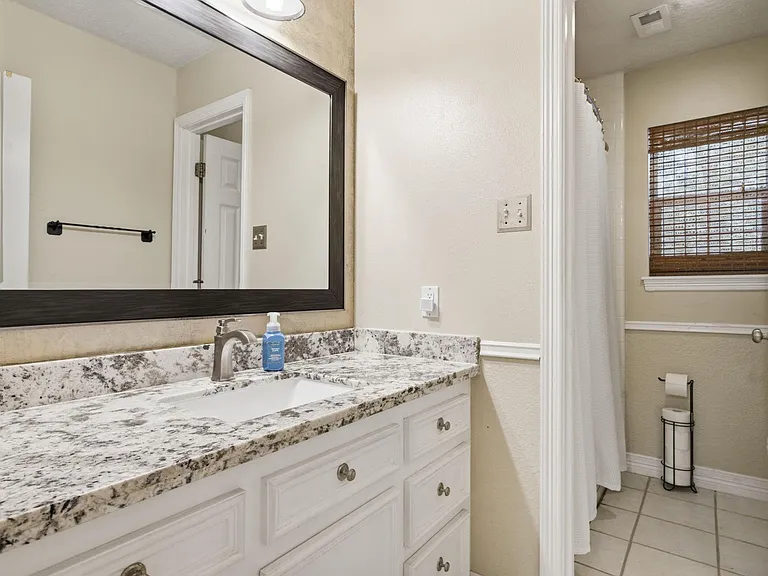 223 Pin Oak Ln — Photo 33