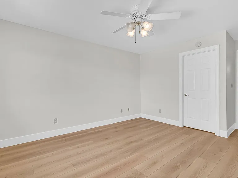 5650 Edgeview Dr — Photo 42