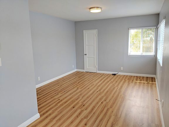 5th image of 213 Corona Ave APT C