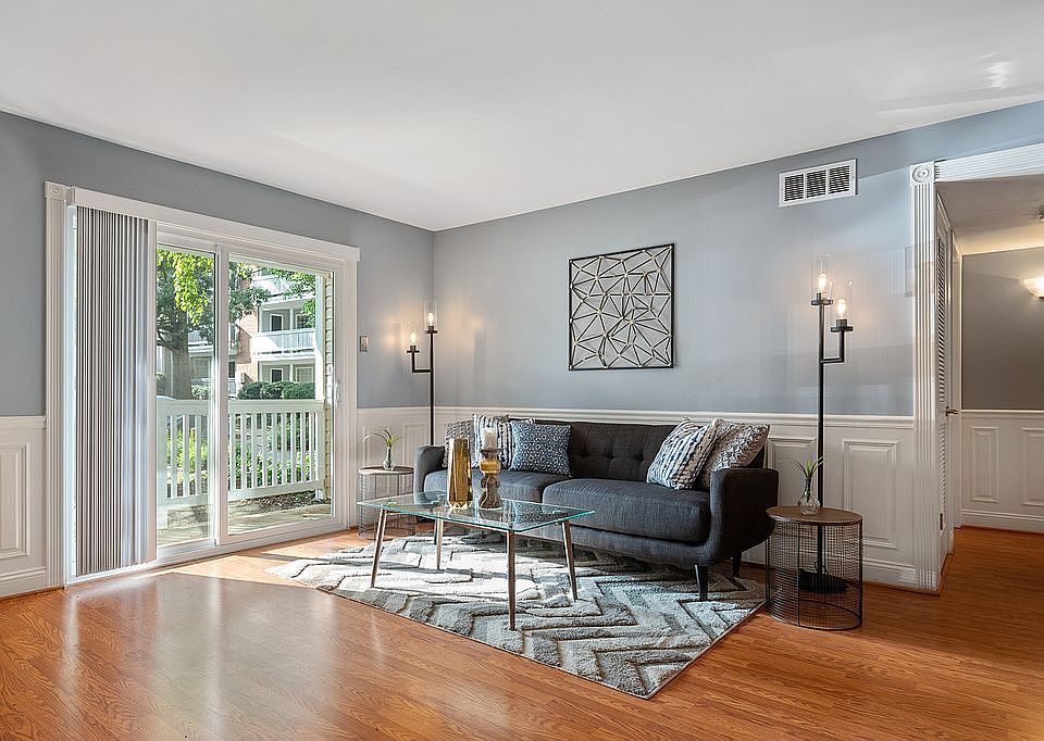 1st image of 1539 Lincoln Way APT 103