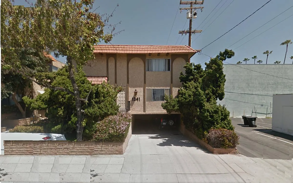 1341 Berkeley Street — Photo 2