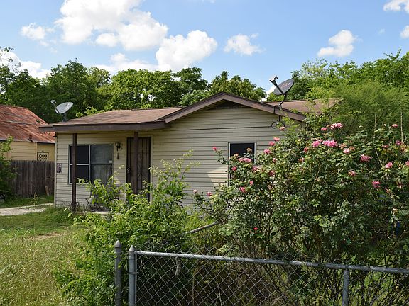 3rd image of 1015 W Hutchins Pl