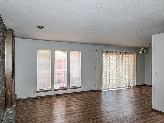 3rd image of 2138 Melrose Ct
