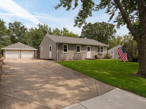 10925 6th St NE, Blaine, MN 55434