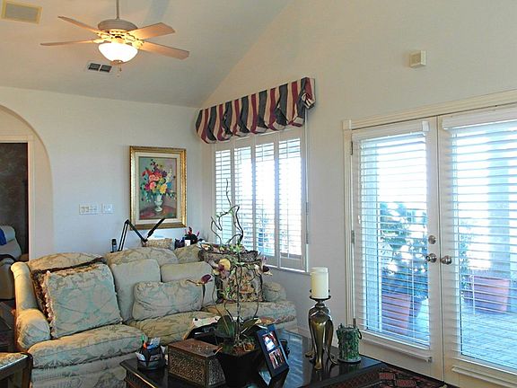 3rd image of 614 N Shore Dr