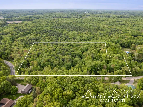 8690 Greeley Ct NE, Rockford, MI 49341