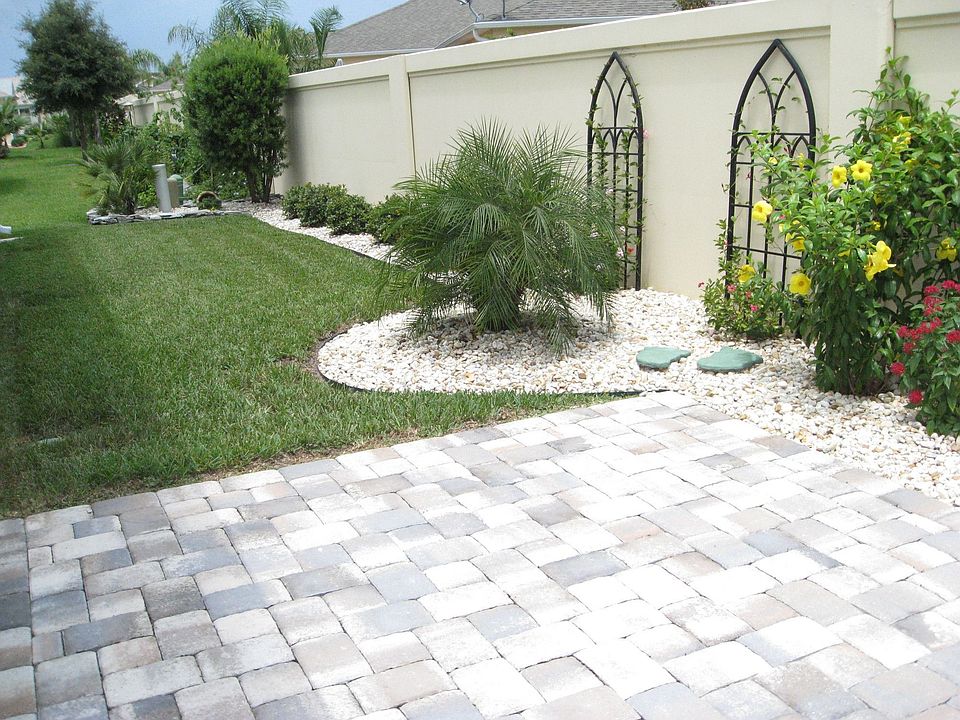 2nd image of 2067 Westchester Way