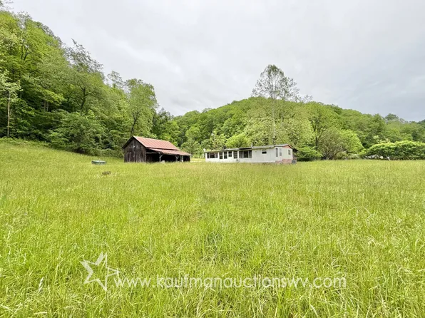 4199 Riggins Run, Salem, WV 26426