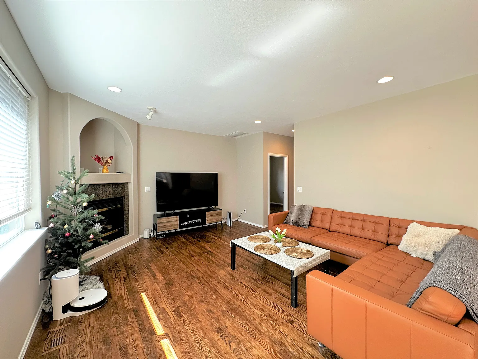 5 bed, 2454 sqft, $3,600 — Photo 4