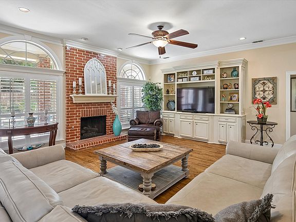 3rd image of 4633 Charles Pl