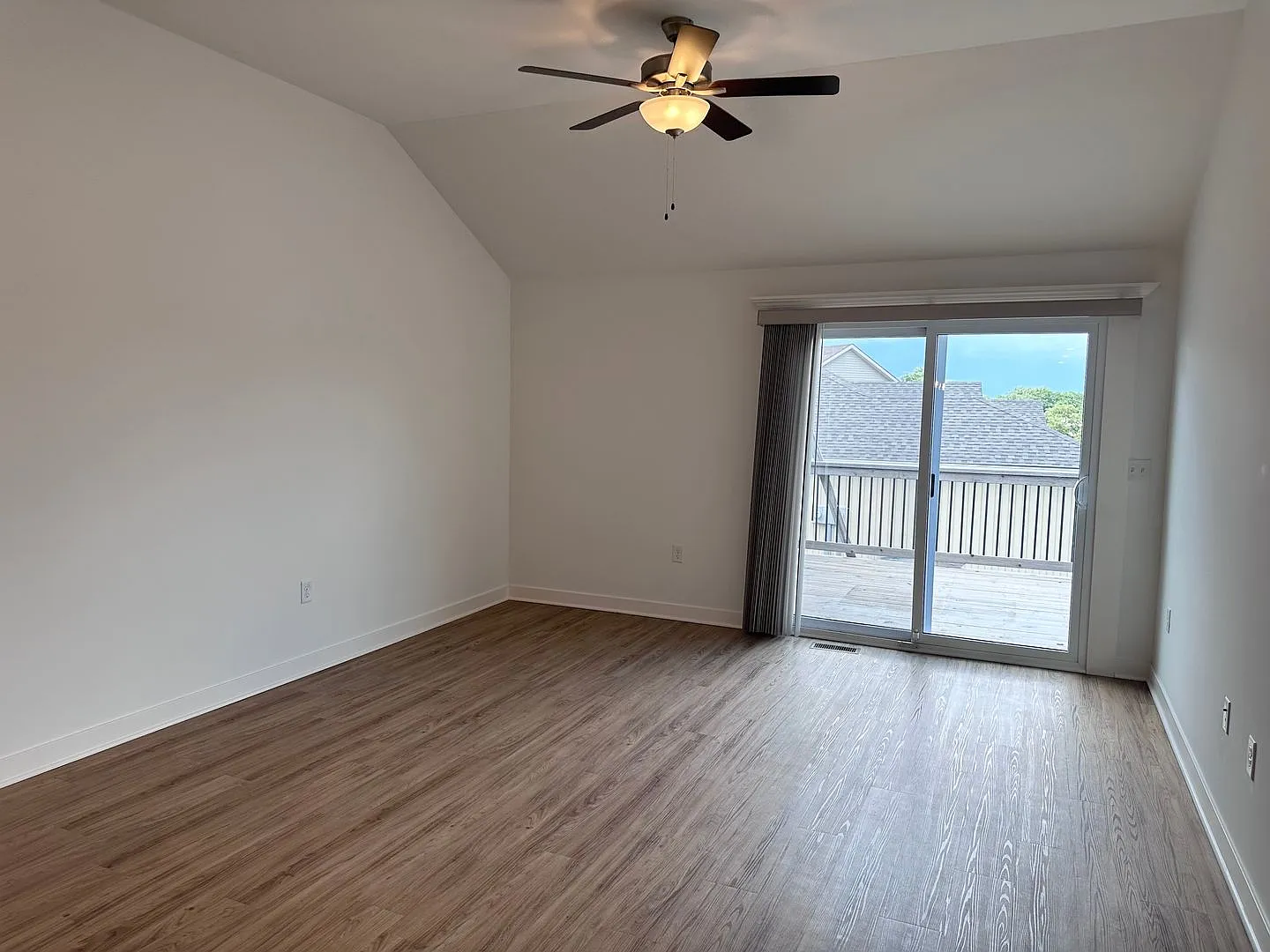 4 Bed | 3 Bath | 1 Car Garage Duplex in Kansas City — Photo 3