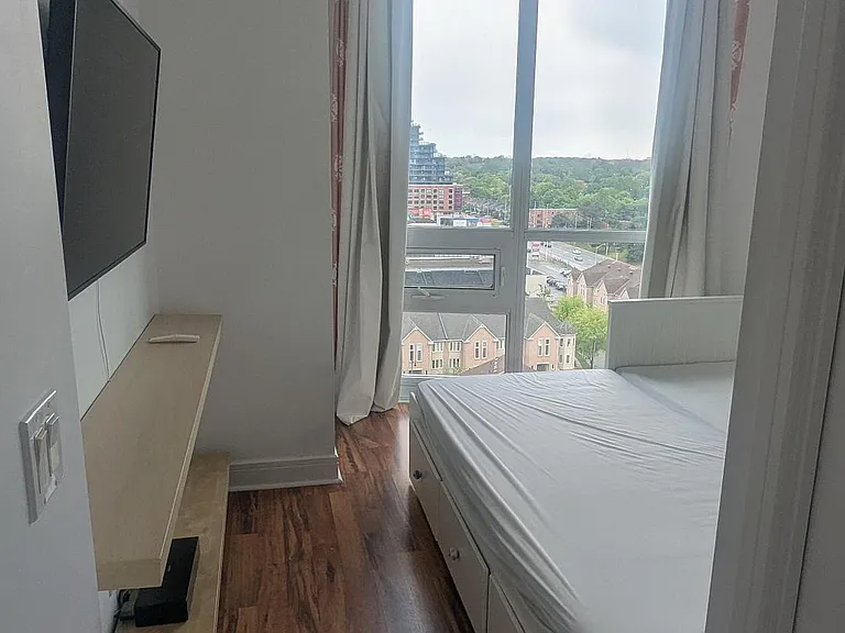 35 Brian Peck Cres #Penthouse 18-18 — Photo 11