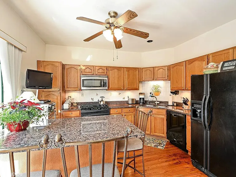 620 S Laflin St #C — Photo 5