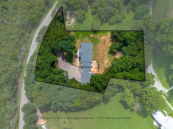 4th image of 1946 Bluff Rd
