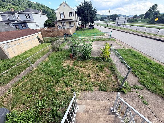 5th image of 10 9th St