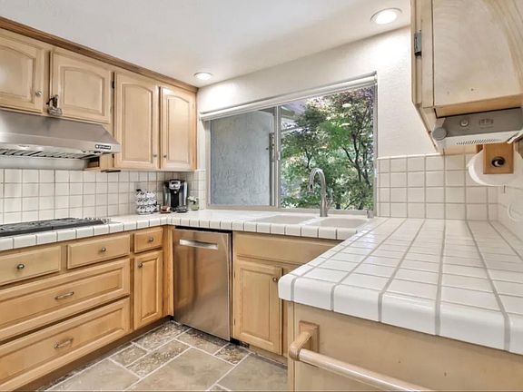 5th image of 8437 Chenin Blanc Ln