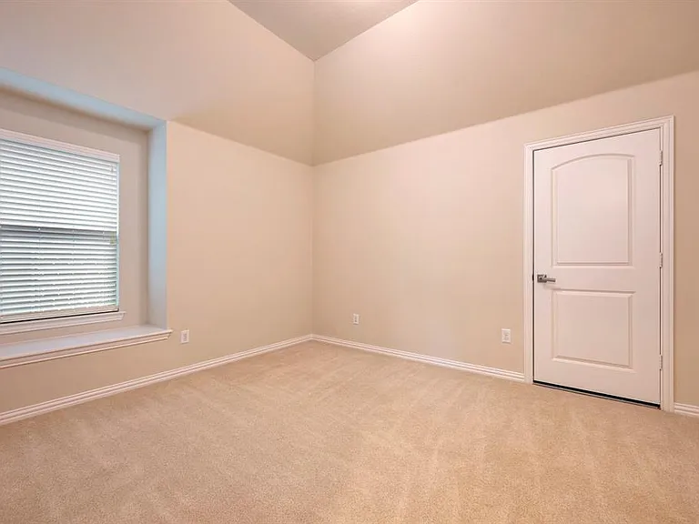 4600 Crossvine Dr — Photo 32