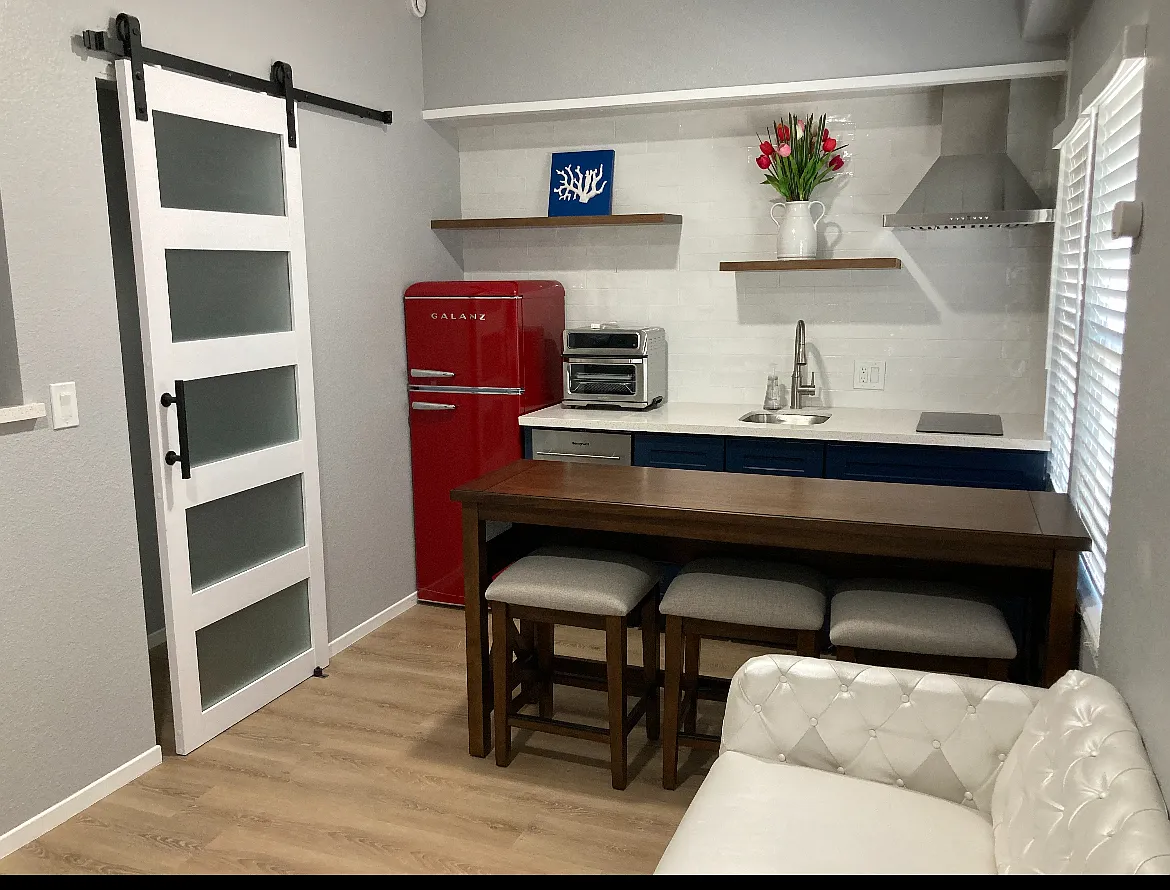 1 bed, 400 sqft, $1,250 — Photo 1