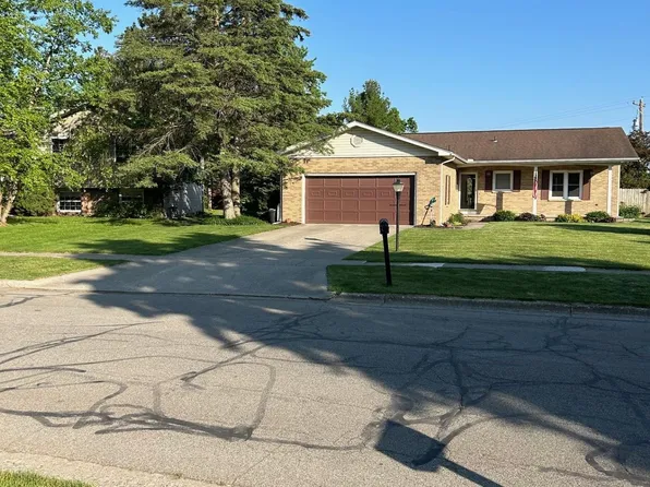 1414 Southwick Dr, Tecumseh, MI 49286