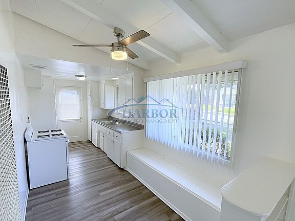 5th image of 820 Amapola Ave #A