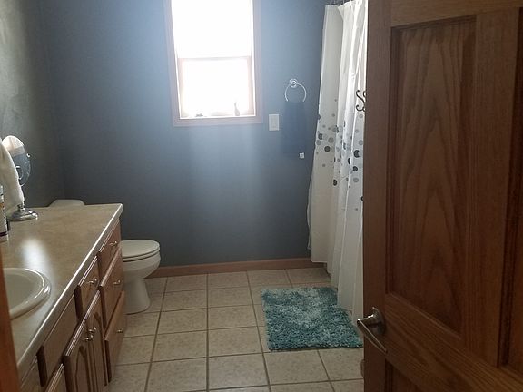 Second floor full bath 