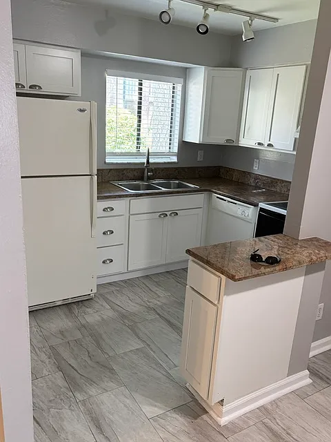 2 bed, 1100 sqft, $1,450 — Photo 4