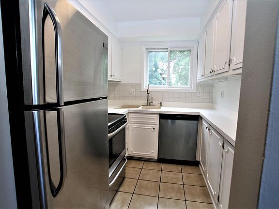 2nd image of 414 S Elmwood Ave APT 3