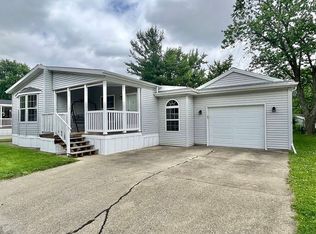 1148 11th St, Bloomington, IL 61704