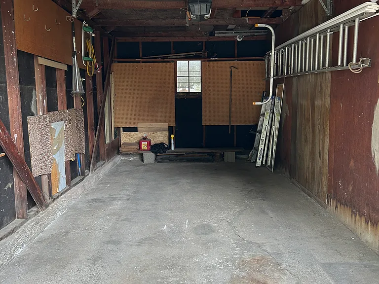 637 W Main St — Photo 16